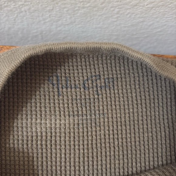 Brandy Melville baby tee - Picture 2 of 3